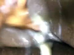 गीला और जंगली: एक उत्तेजित लड़के का हस्तमैथुन वीडियो
