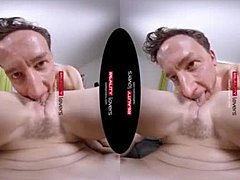 Секс в виртуальной реальности с маленькой сиськой красотой