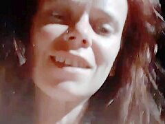 Ванесса Виконс се препушта сензуалном стриптизу и мастурбацији у овом аматерском видеу