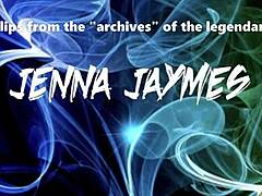 Dojrzała gwiazda porno Jenna Jaymes robi głębokie gardło w krótkich spodenkach