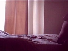 母親と娘がハイビジョンビデオで朝のセックスをする
