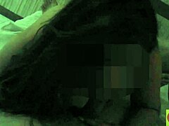 Novia amateur madura hace una mamada en un videoclip travieso