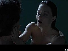 Jodie Fosters 25-jarige film voor volwassenen met borsten en sensuele massage