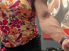 Самостоятелно шоу на Muscleprincessivanas: Почит към жени културисти