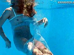 Ivi Reins působivé schopnosti potápění a drobná postava vytvářejí podmanivý zážitek ze sledování