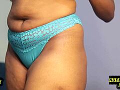 Rijpe mooie dikke vrouwen worden van achteren geneukt in zelfgemaakte video vol yoghurt
