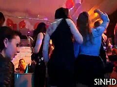Pussy gadis panas mendapat ditumbuk di pesta liar