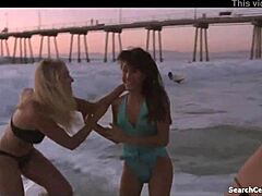 Leslee Bremmer dan Julies pertemuan panas dan panas dalam filem porno vintage