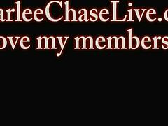 MILKING: Kotiäiti Charlee Chase hemmottelee miestään käsityöllä ja jalkafetissillä
