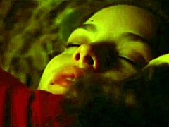 La sensuale performance di Liv Tylers in Stealing Beauty (1996)