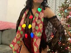 Η ώριμη Λατίνα ομορφιά Anna Marias αισθησιακή έκπληξη διακοπών με κόκκινα εσώρουχα