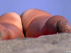 Tight Beach Swing: Nudistične MILF-e prekrite s semenom na skriti kameri