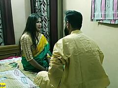 一个令人惊叹的孟加拉婆婆在热的印度性爱视频中进行门和阴道操