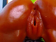 Урокът за големия пенис на доведения син се превръща в твърда вагина за мащехата на 4-ти юли