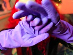 Poświęć się swojemu fetyszowi z fioletowymi rękawiczkami kuchennymi z dźwiękiem ASMR