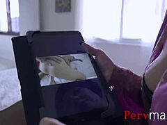 Семейно видео с табу: доведен син хванат да гледа порно с Джесика Райън