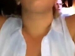 Mexická MILF s velkými prsy jezdí na kozle svého manžela