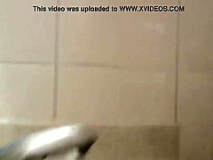 Camsluttygirls पर बाथरूम में सौतेली माँ और बेटे के साथ सेक्सी आउटडोर मौसी