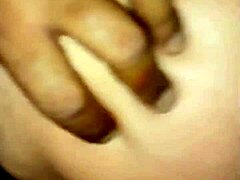लैटिना अश्लील वीडियो में गर्म और सींग वाले जोड़ों के बड़े लंड के ऊपर बैठा