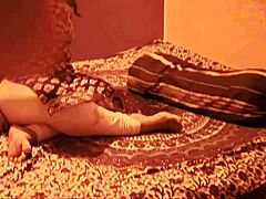 Big ass bhabi gibt ihrer Desi-Partnerin eine sinnliche Massage